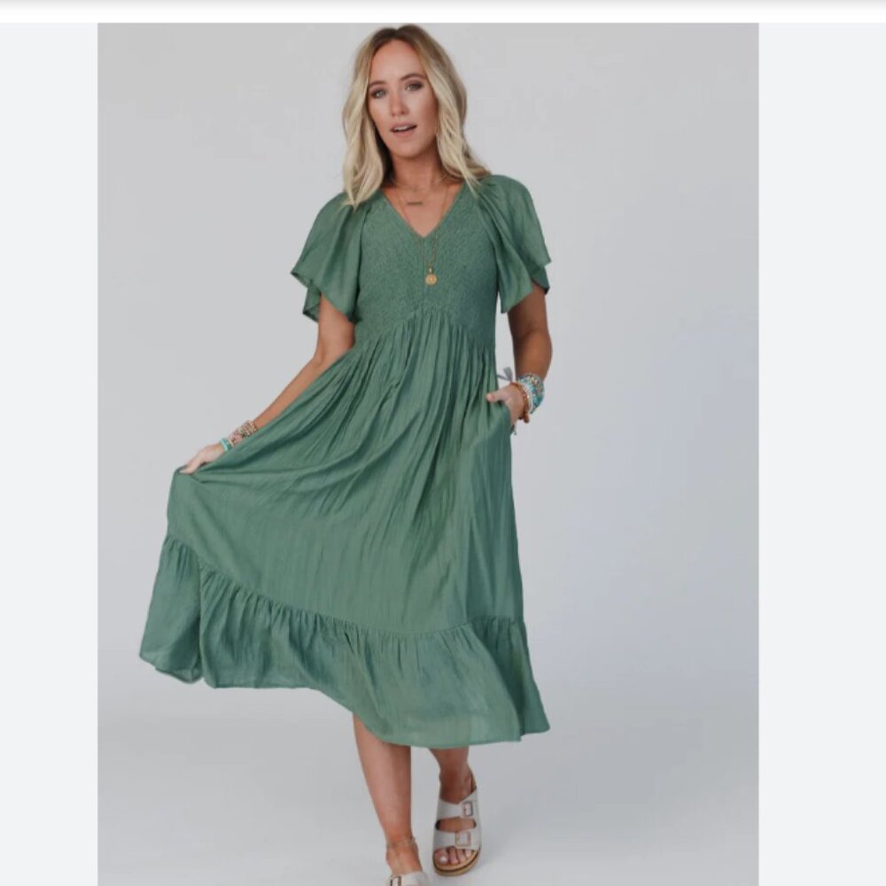 NWT Batic Born Sage Green Smocked Midi SzXL